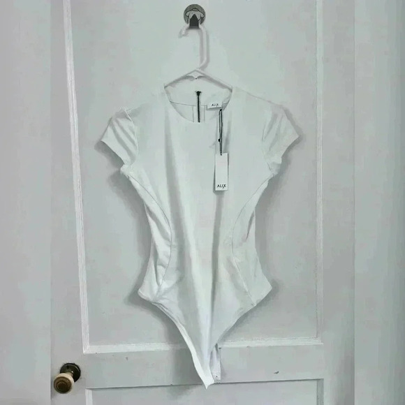 ALIX NYC white cap sleeve thong bodysuit NEW Size M - Picture 1 of 2